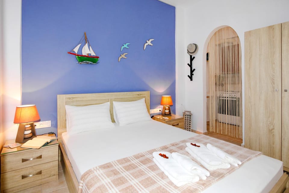 Bed, Photo of the whole room, towels, wardrobe