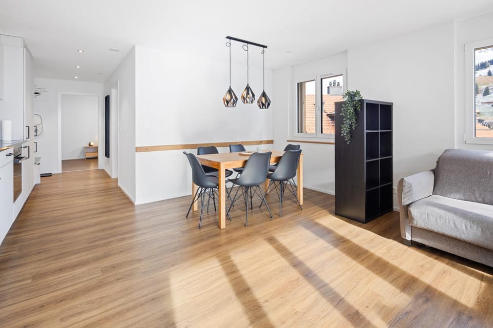 Kitchen or kitchenette, Living room, Seating area, Dining area