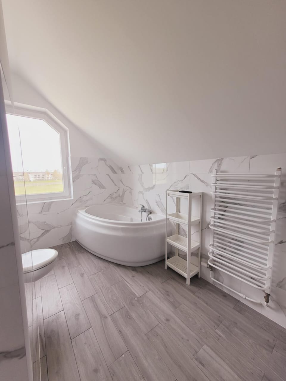 Bathroom, Bedroom, towels