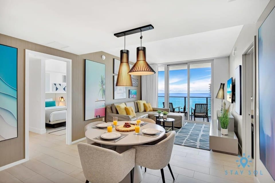 Exclusive Condo - Near Beach - Free Valet Parking Apartment in Hollywood Beach