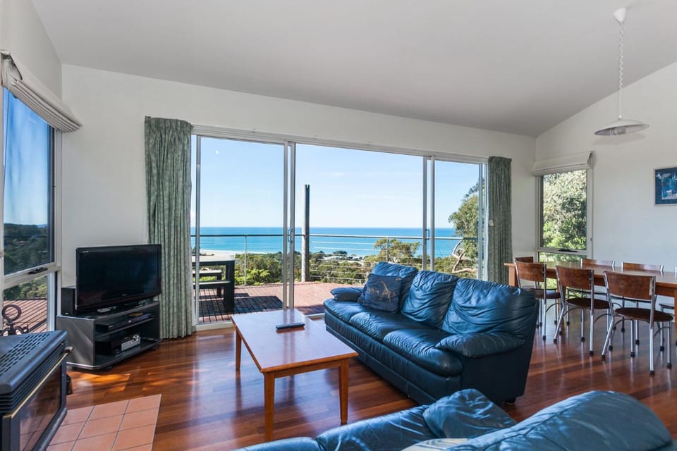 Seamist elevated with an amazing outlook - BYO Linen House in Lorne