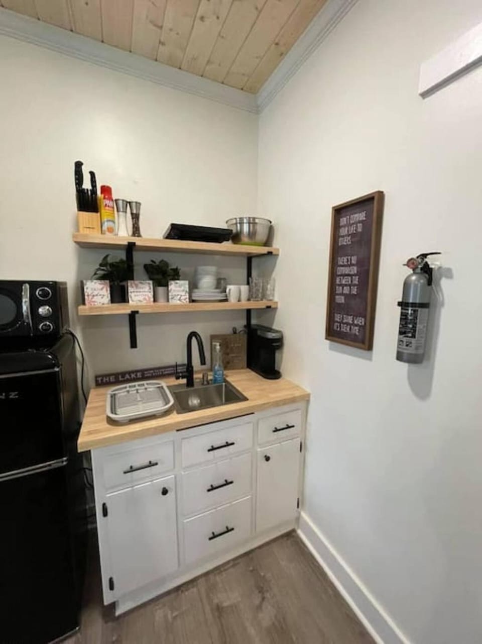 Beautifully Renovated Studio 2 Miles From Marina! Apartment in Tennessee