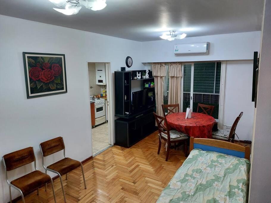 DEPARTAMENTO FAMILIAR, 3 ambientes Apartment in Buenos Aires