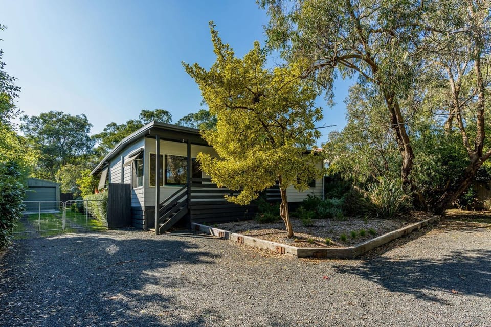 Property building, Facade/entrance, Garden
