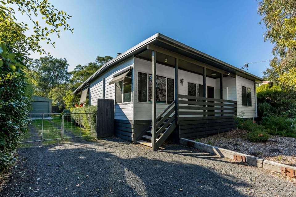Property building, Facade/entrance, Garden