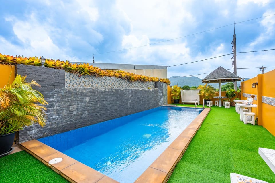 Pool view, Swimming pool