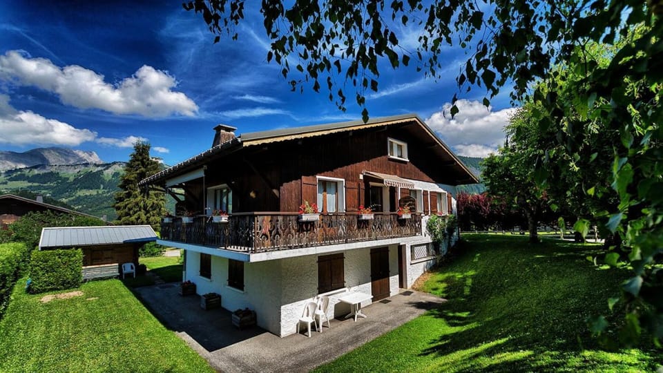 Résidence Beau Virage - Appartement de charme au pied des pistes, terrasse avec de superbes vues montagnes MAE-0234 Apartment in Notre-Dame-de-Bellecombe