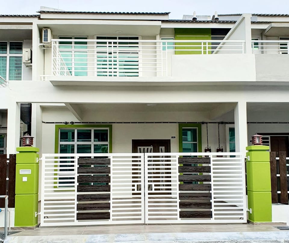 Property building, Facade/entrance, Day, View (from property/room), Balcony/Terrace