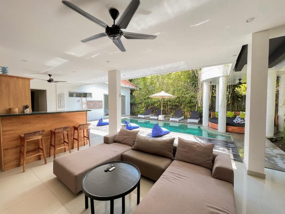 3BR Del Mar Beach Villas Near La Plancha Seminyak Villa in Kuta
