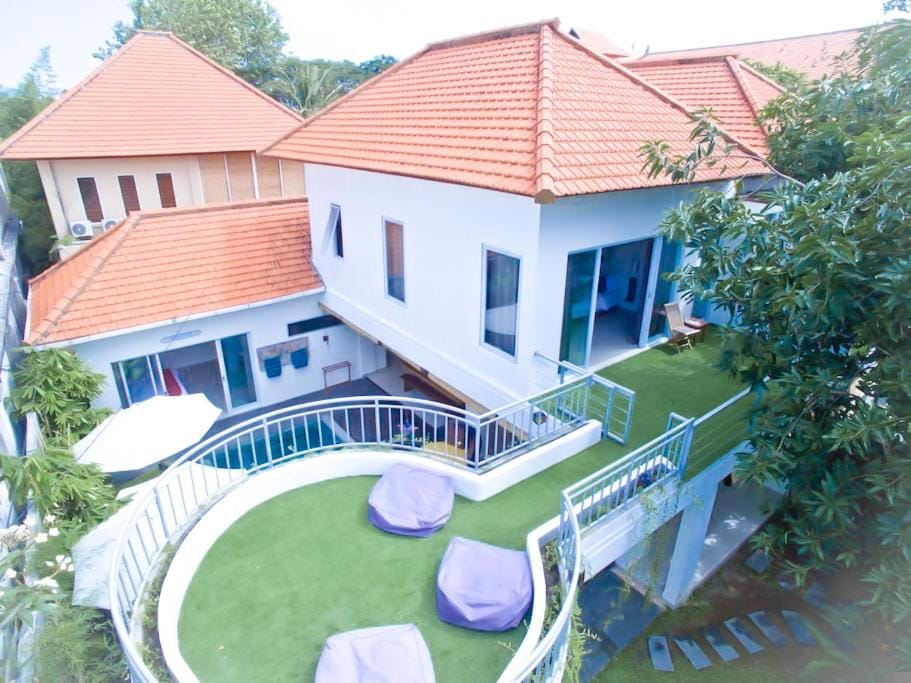 3BR Del Mar Beach Villas Near La Plancha Seminyak Villa in Kuta