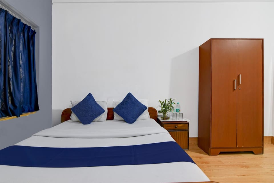 Bed, Photo of the whole room, wardrobe
