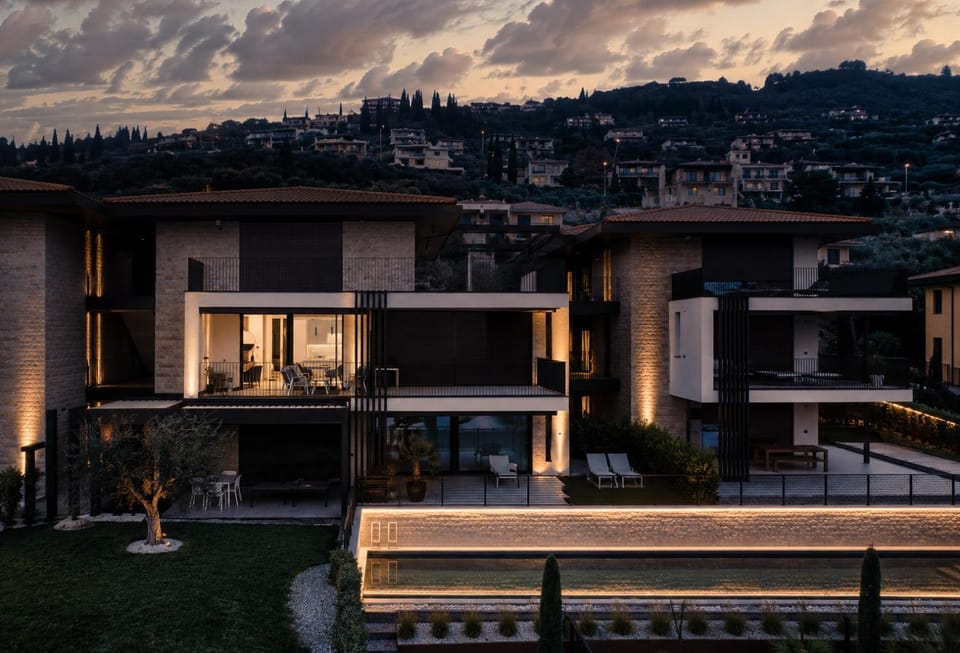 SalvatoreHomes - Luxurious Dreamview Waterfront Apartment in Torri del Benaco with Pool - Casa Azura - a 5 Star Luxury Collection at Lake Garda Apartment in Torri del Benaco
