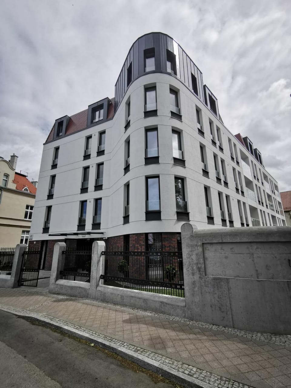 Property building, Location