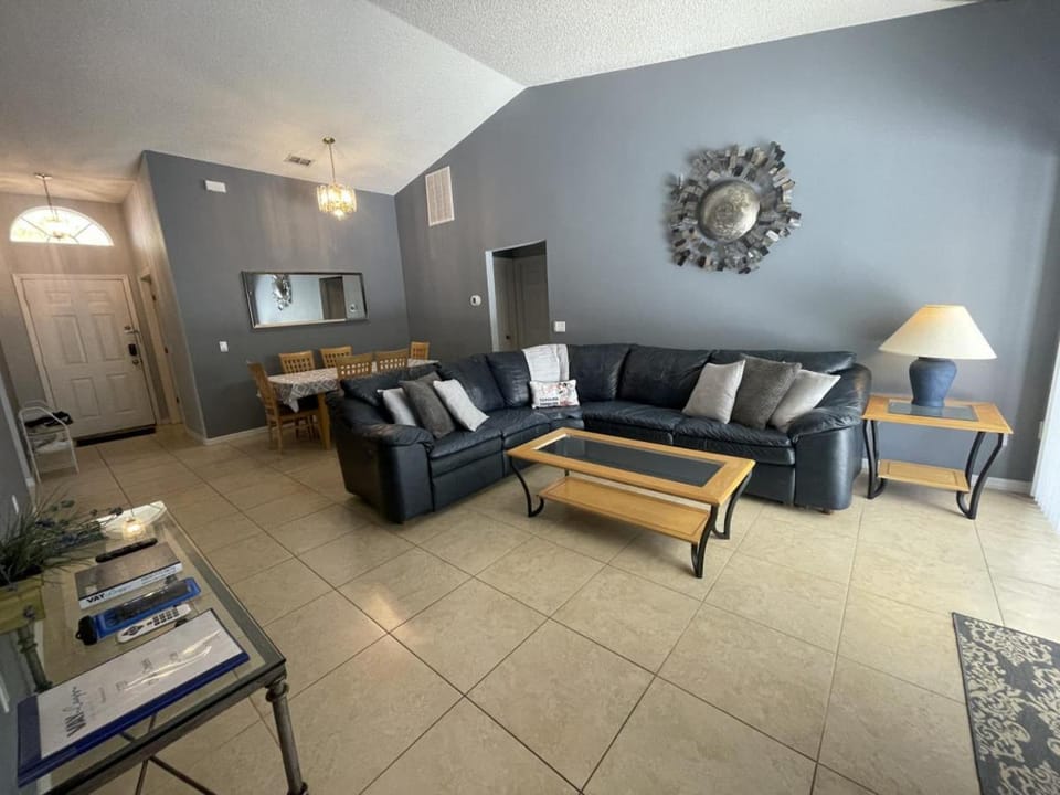 3 Bedroom Villa with Poolside Cinema and Games Room Close to theme Parks sleeps 6 House in Four Corners