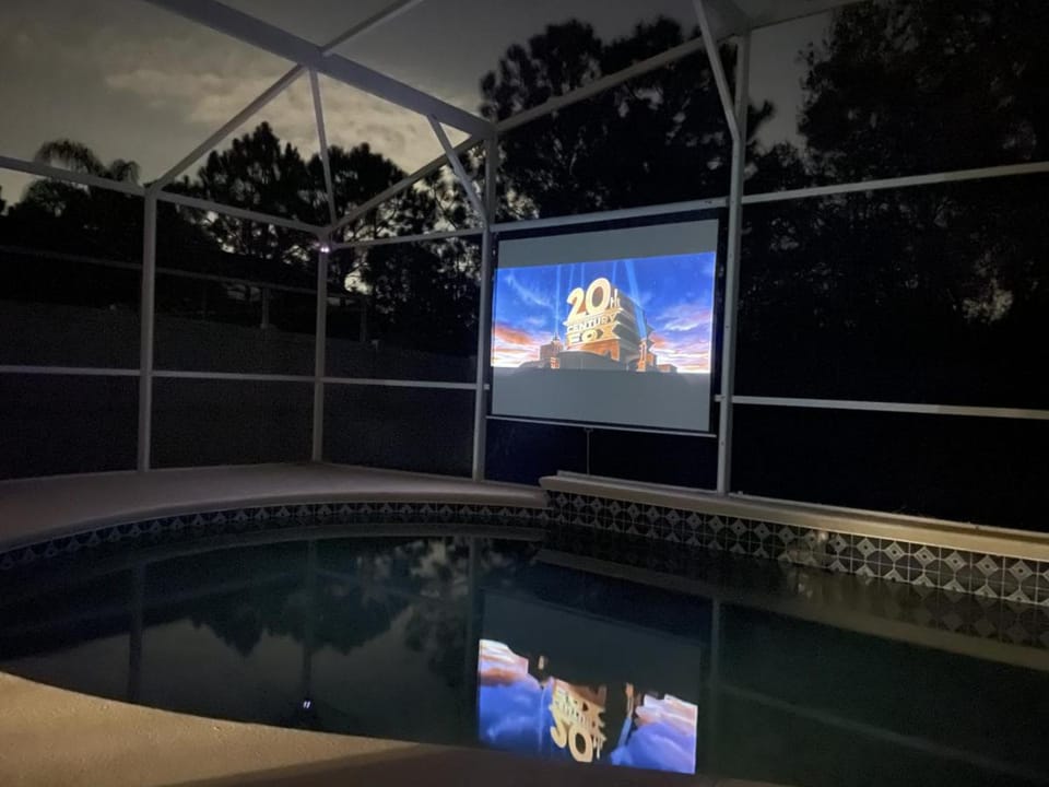 3 Bedroom Villa with Poolside Cinema and Games Room Close to theme Parks sleeps 6 House in Four Corners
