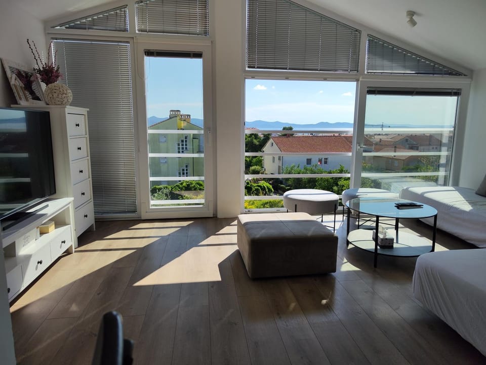 Communal lounge/ TV room, Living room, Seating area, Sea view