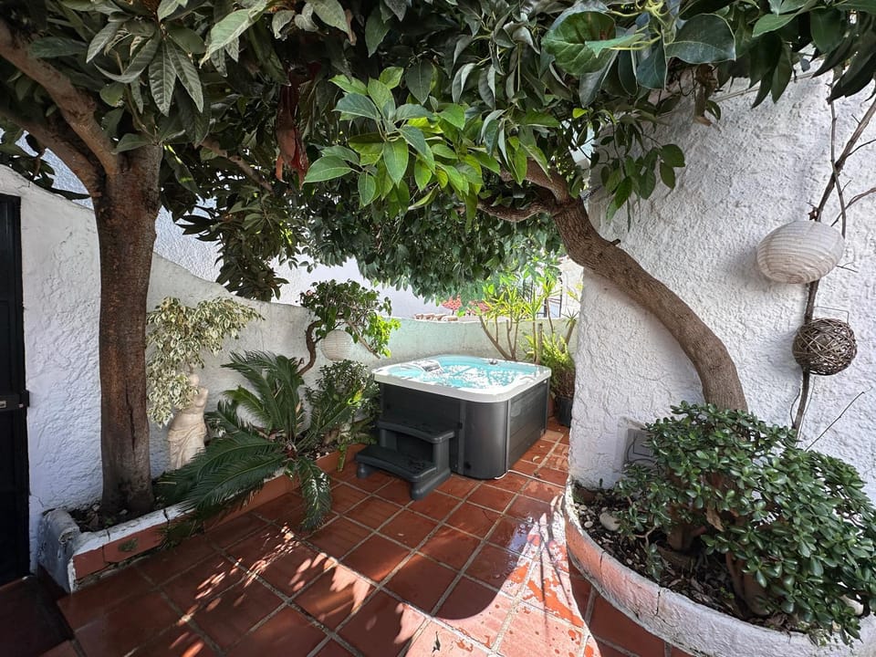Garden, Hot Tub, Garden view