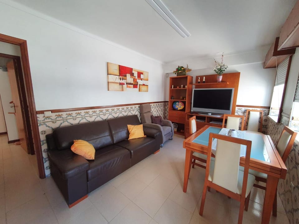 Communal lounge/ TV room, Communal lounge/ TV room, TV and multimedia, Seating area, Dining area