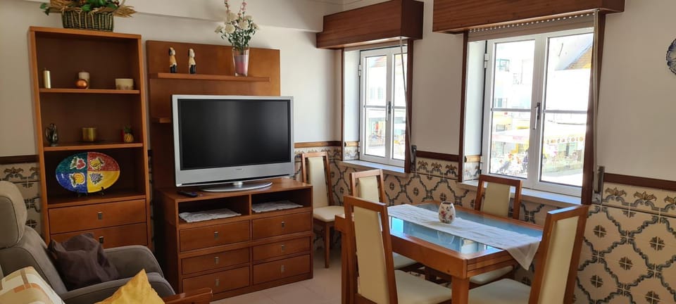 Communal lounge/ TV room, Communal lounge/ TV room, TV and multimedia, Seating area, Dining area