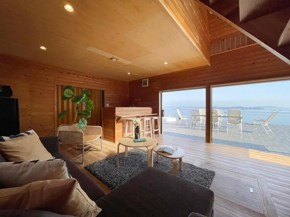 b local Umitosora - 2 BR Villa with Breathtaking Ocean View for 10 Ppl House in Hiroshima Prefecture