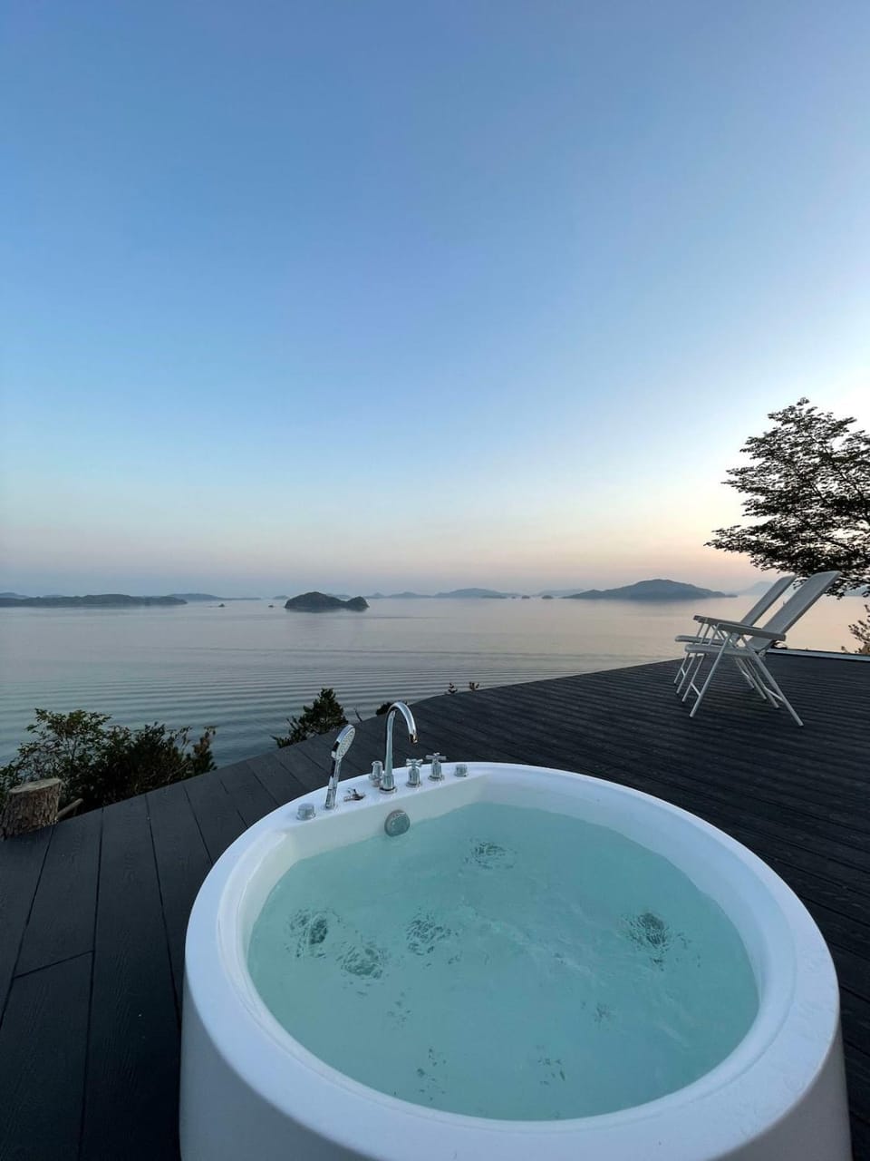 b local Umitosora - 2 BR Villa with Breathtaking Ocean View for 10 Ppl House in Hiroshima Prefecture