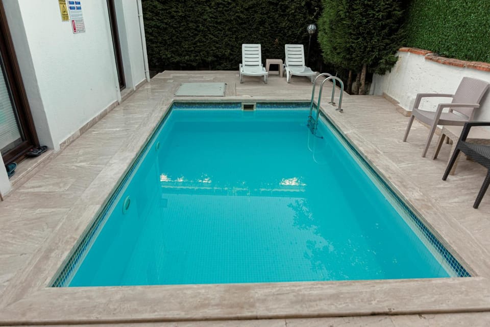Pool view, Swimming pool, sunbed