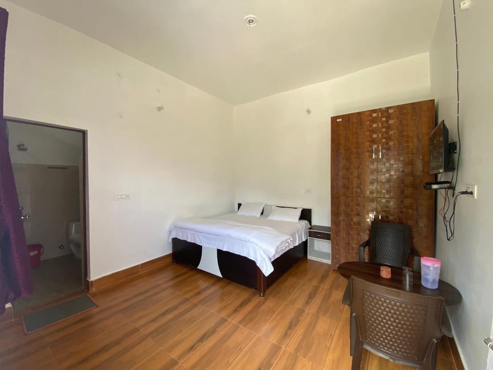 Bed, TV and multimedia, Photo of the whole room, Bedroom, wardrobe