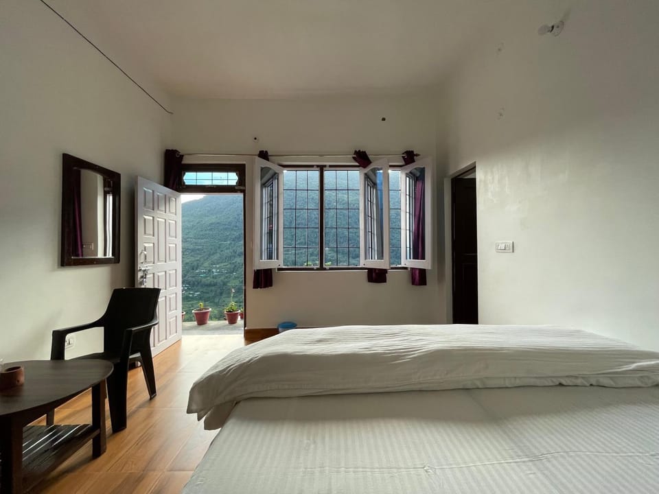 Bed, Bedroom, Mountain view