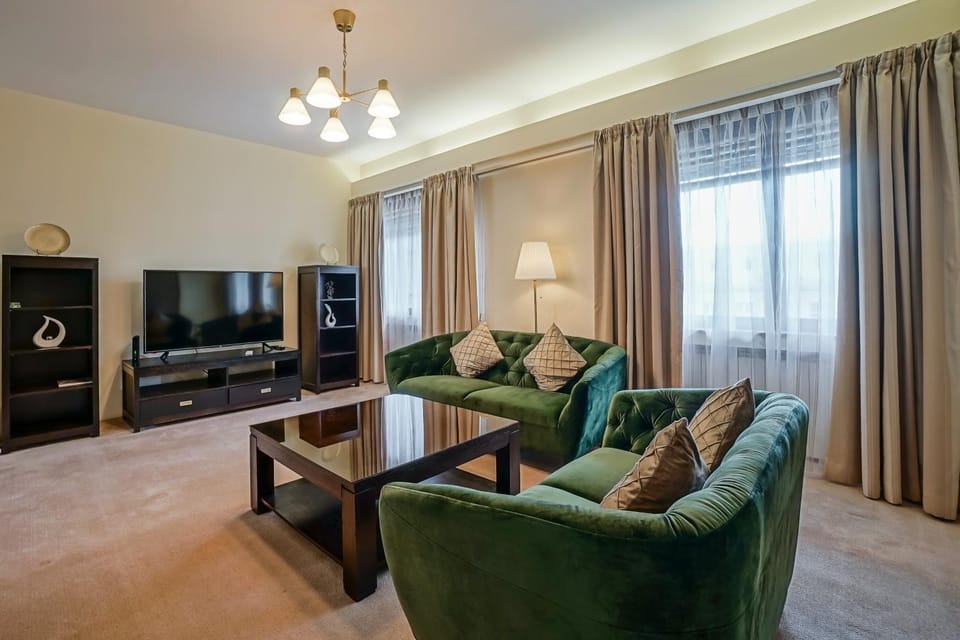 LOVELY - 3 BDR. SERVICED APARTMENT IN OLD TOWN Apartment in Bucharest