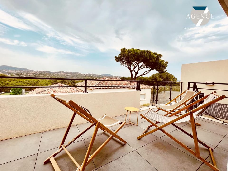 Natural landscape, View (from property/room), Balcony/Terrace, sunbed