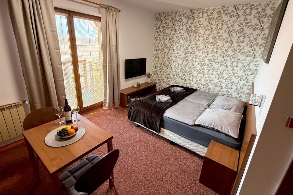 Communal lounge/ TV room, Living room, Seating area, Bedroom