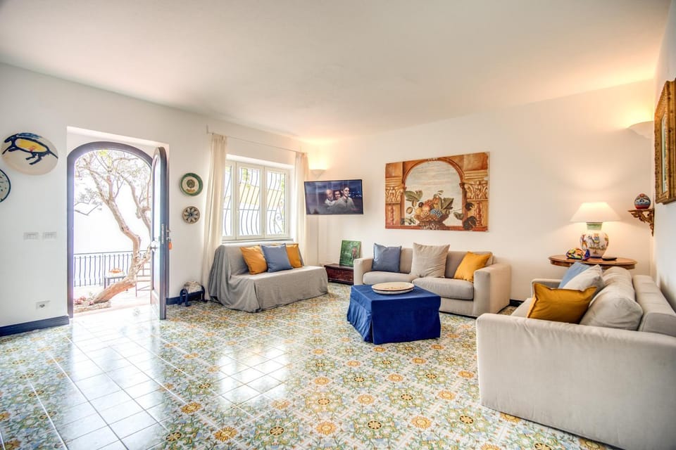 TV and multimedia, Balcony/Terrace, Living room, Seating area