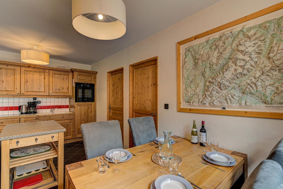 Kitchen or kitchenette, Seating area, Dining area, minibar, pet friendly, stove