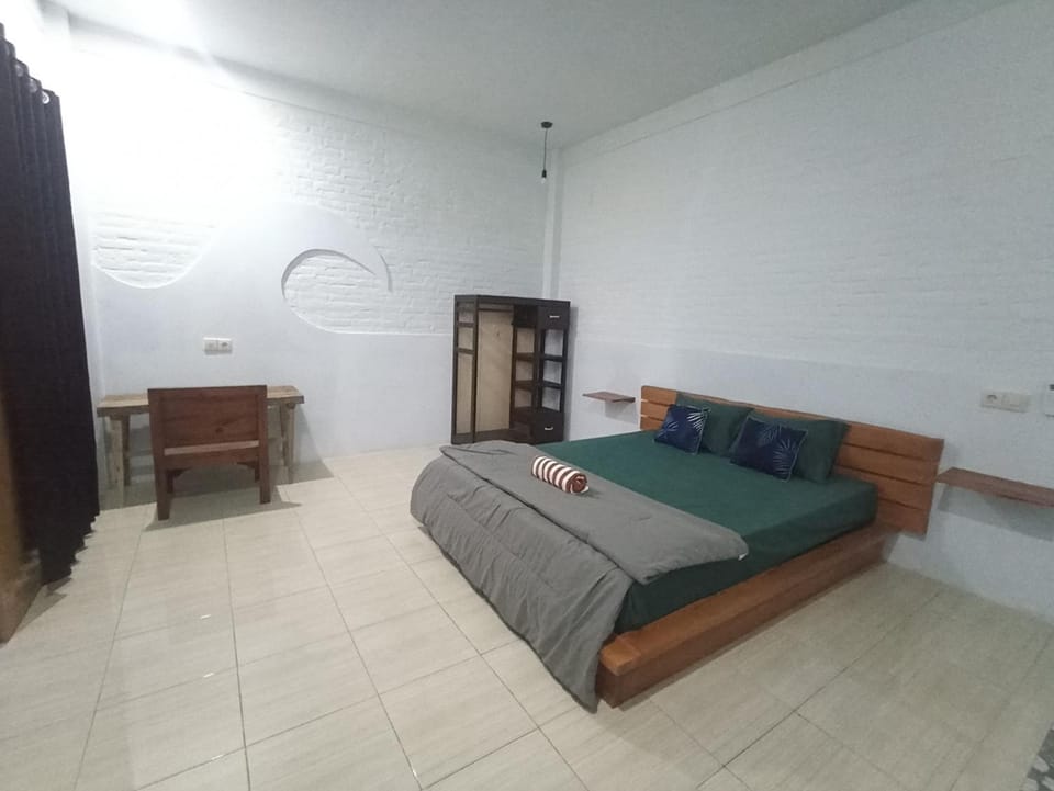 Bed, Living room, Photo of the whole room, Seating area, Bedroom