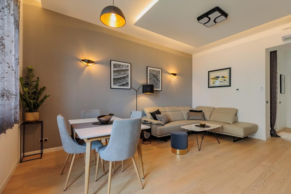Living room, Seating area, Dining area