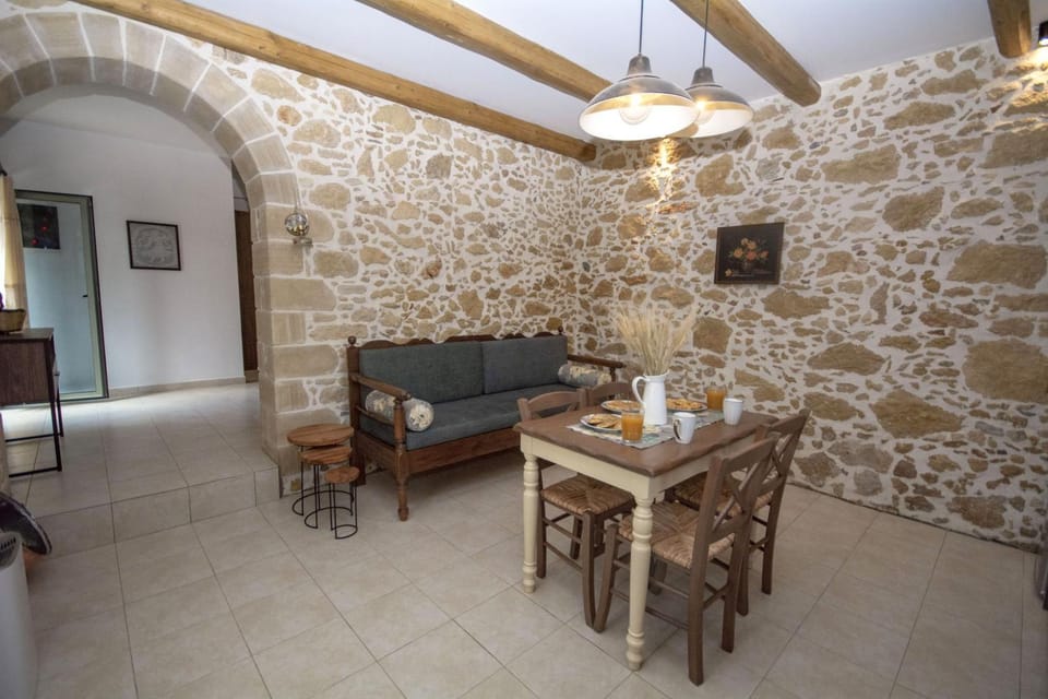 Seating area, Dining area