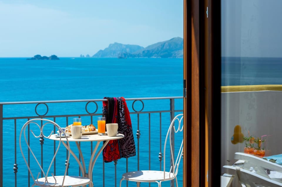 CASA OLGA, UN AFFACCIO SUL MARE !! Apartment in Praiano