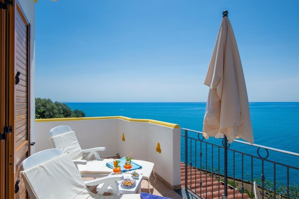 CASA OLGA, UN AFFACCIO SUL MARE !! Apartment in Praiano