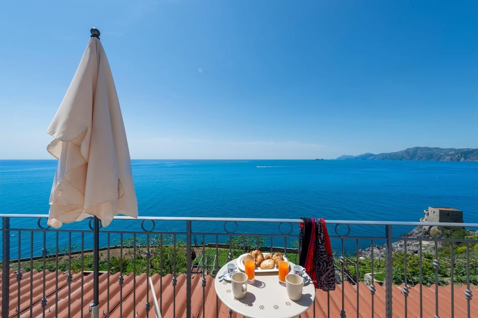 CASA OLGA, UN AFFACCIO SUL MARE !! Apartment in Praiano