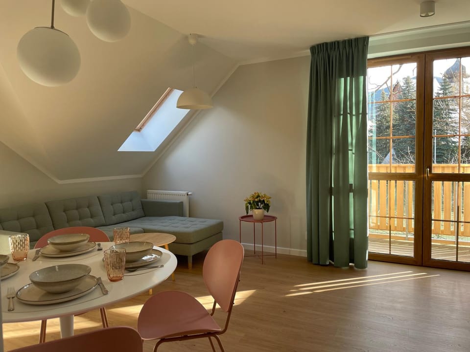 Living room, Seating area, Dining area