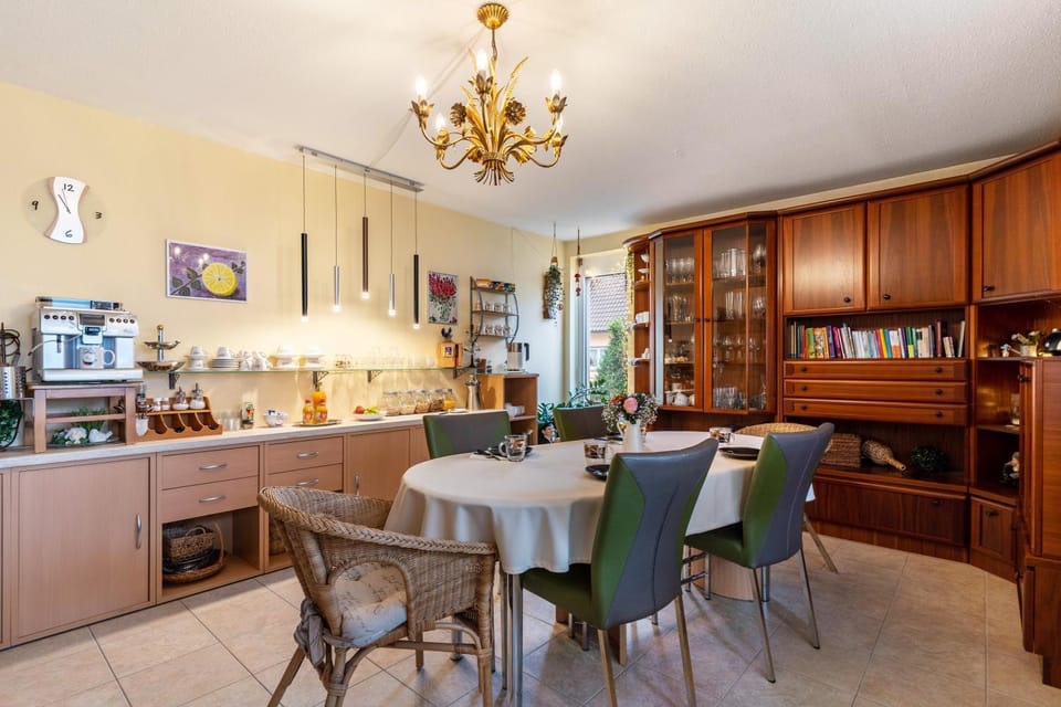 Property building, Kitchen or kitchenette, Living room
