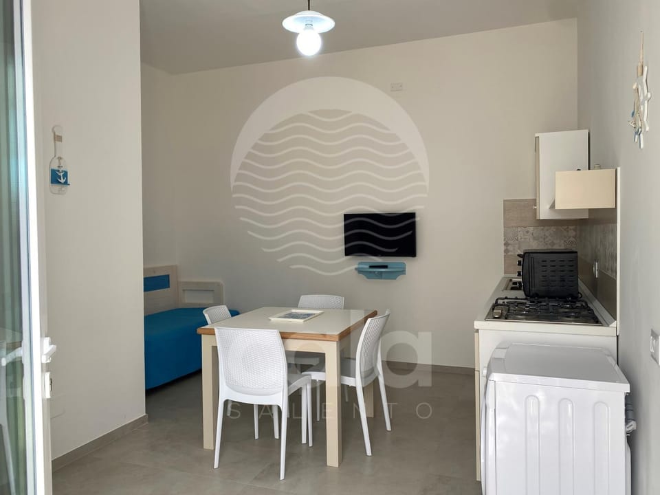 Bed, TV and multimedia, Kitchen or kitchenette, Living room, Seating area, Dining area, Lunch, kitchen, air conditioner