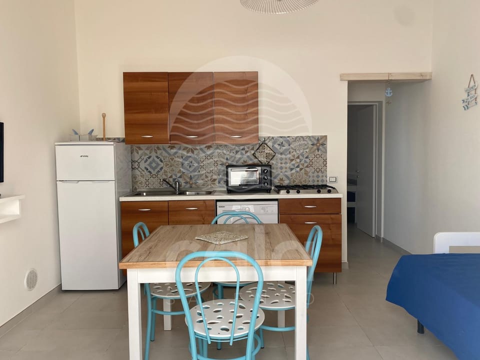 Kitchen or kitchenette, Living room, Seating area, Dining area, washing machine, kitchen