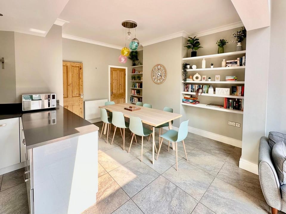 Dining area, kitchen