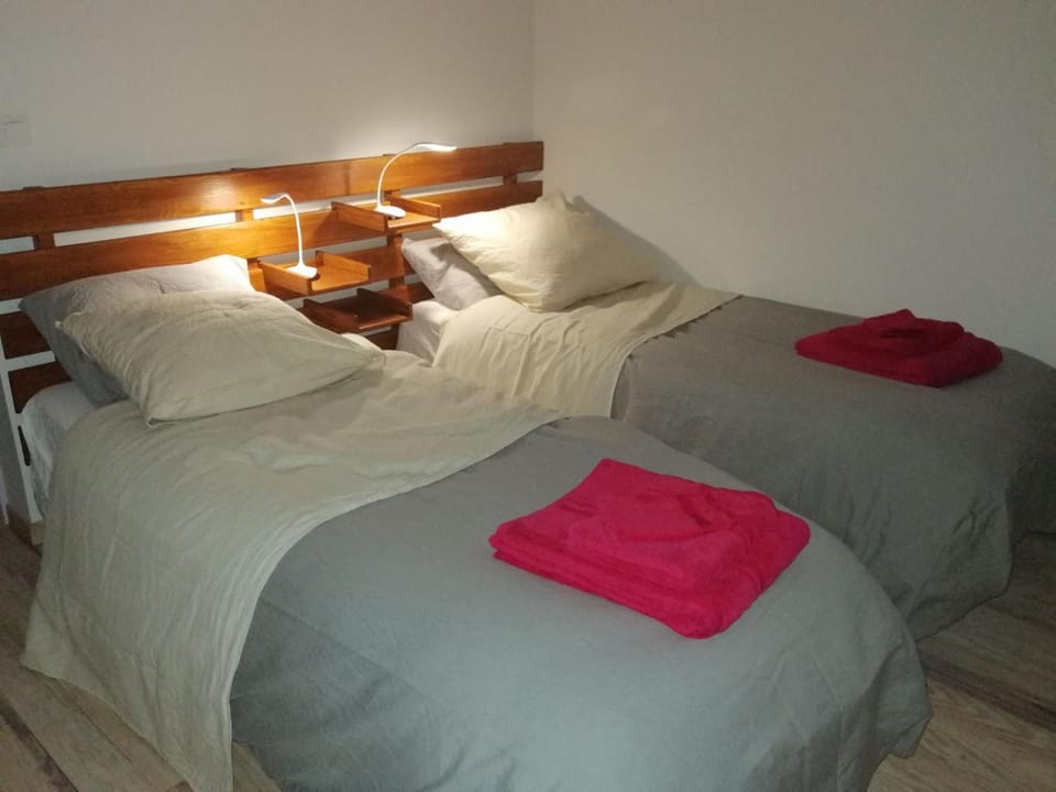 Property building, Bed, Photo of the whole room, Bedroom, Breakfast, towels