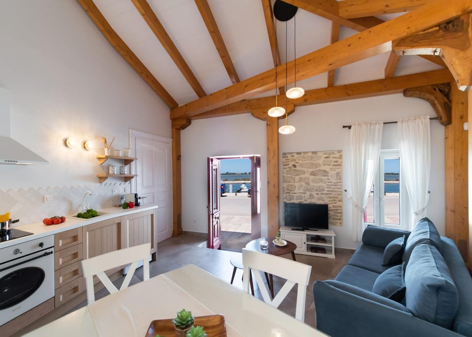 View (from property/room), Living room, Seating area, Dining area, kitchen