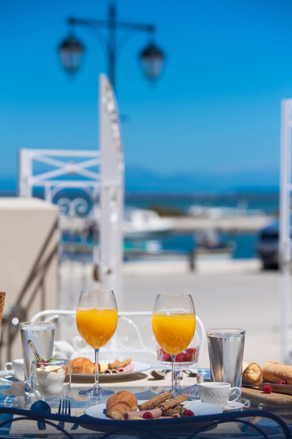 Facade/entrance, View (from property/room), Balcony/Terrace, Seating area, Dining area, Sea view