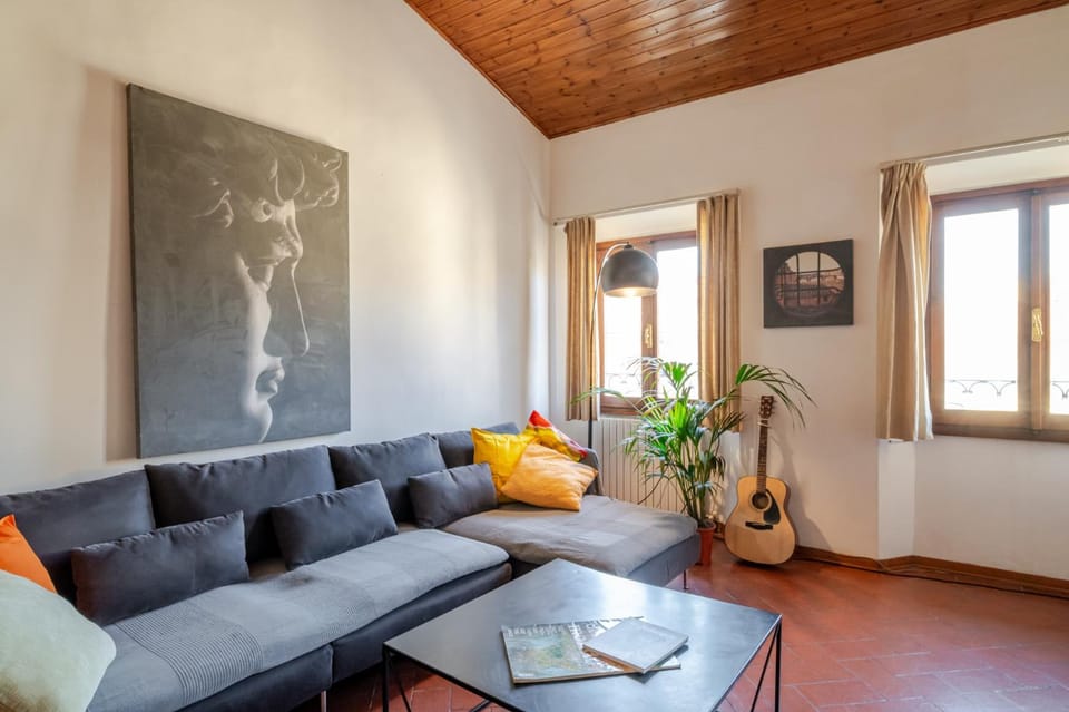Via Ricasoli apartment, next to Accademia Apartment in Florence