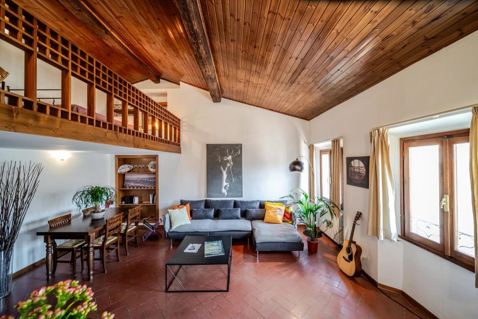 Via Ricasoli apartment, next to Accademia Apartment in Florence