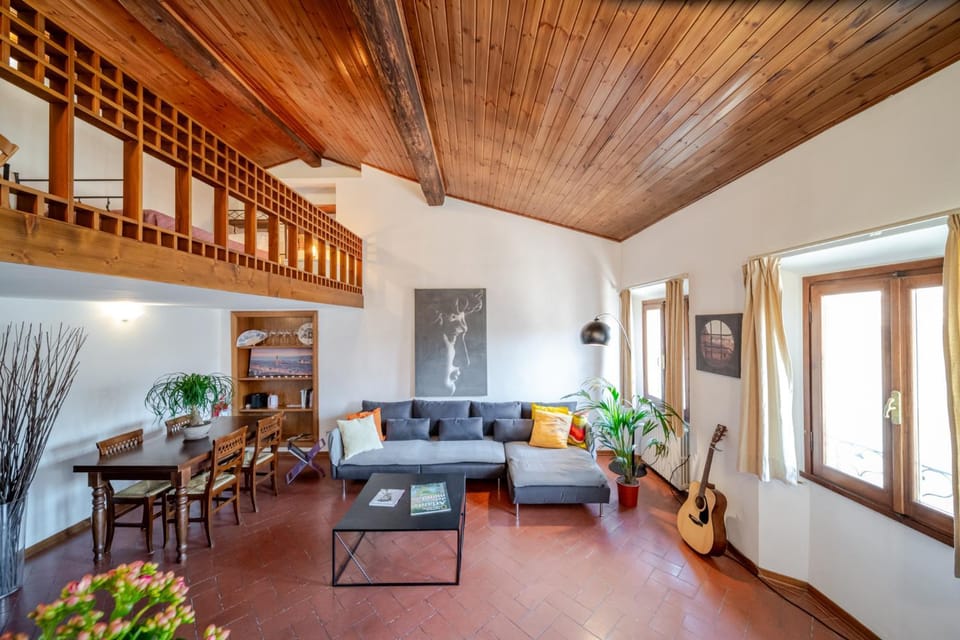 Via Ricasoli apartment, next to Accademia Apartment in Florence